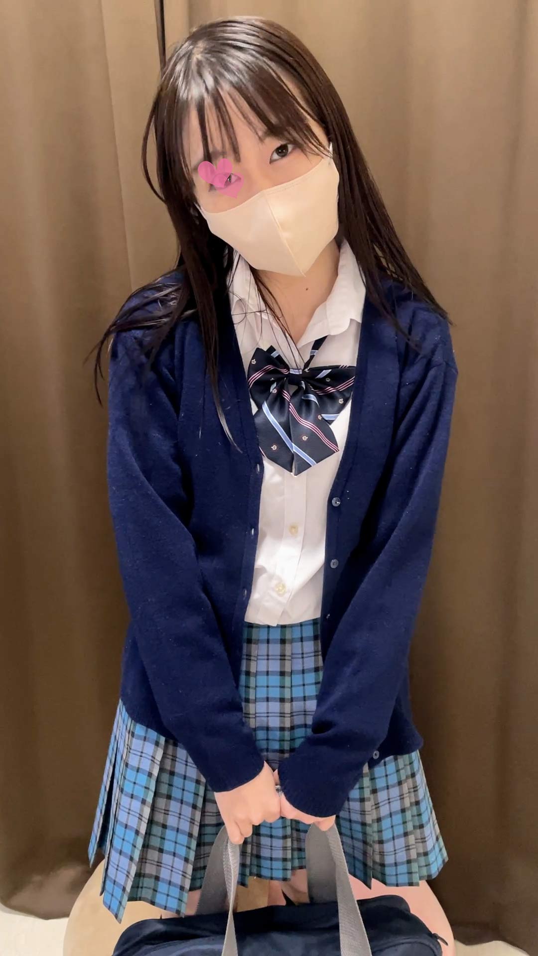 「きもい？」「うん」悪態青チェに入念な身体検査/パイパンまんこを自ら開かせM字開脚交渉